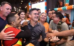 Leia mais sobre o artigo Nova pesquisa de instituto nacional aponta crescimento de David Almeida, com liderança ampliada em todos os cenários eleitorais