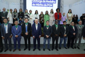 Read more about the article Prefeitura de Manaus realiza entrega da Medalha do Mérito da Procuradoria Geral do Município