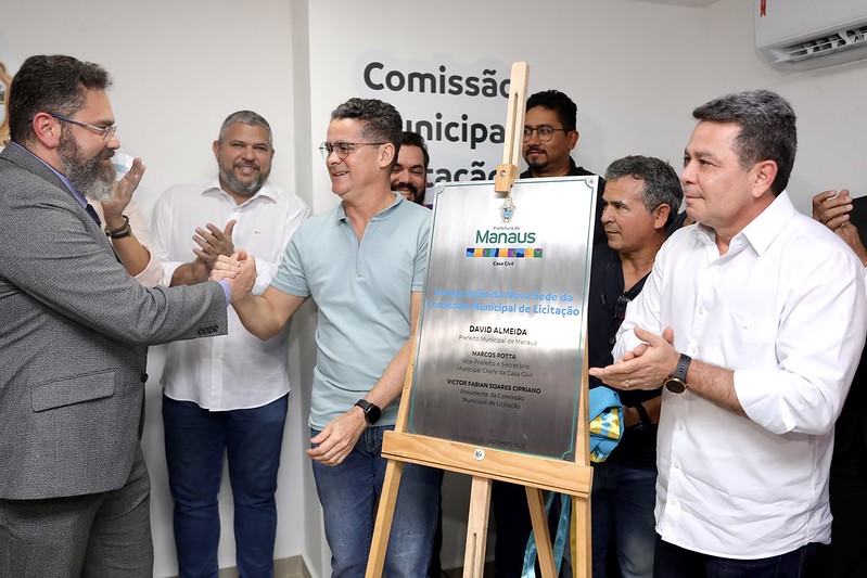 No momento, você está visualizando Prefeito David Almeida inaugura nova sede da Comissão Municipal de Licitação