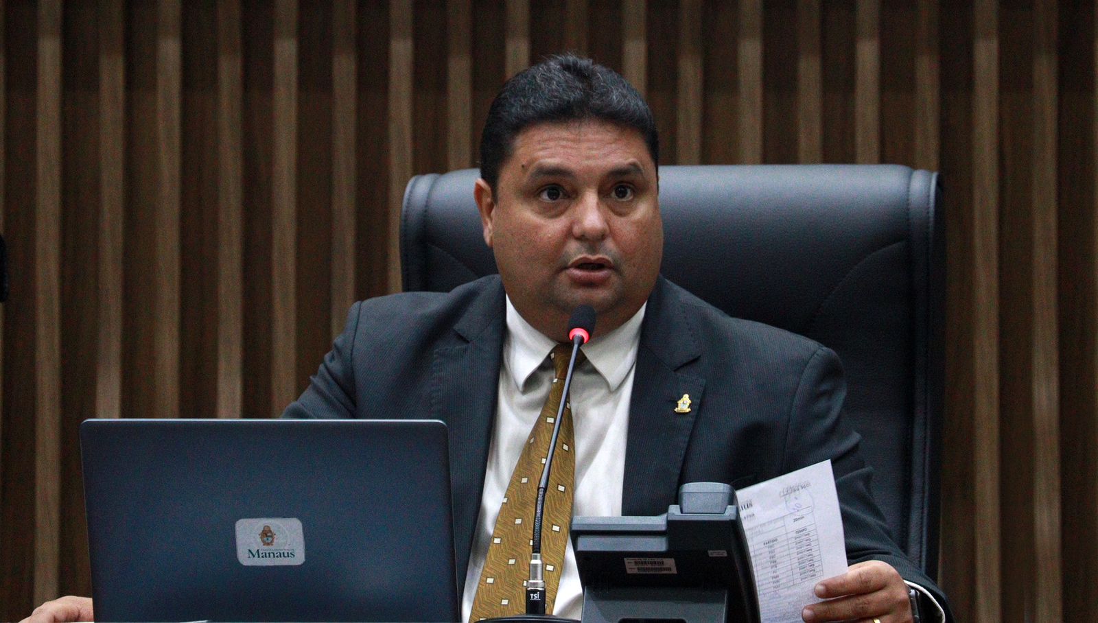 No momento, você está visualizando Presidente da CMM privatiza serviço médico por mais de R$ 10 milhões e omite transparência