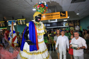 Read more about the article Kamélia recebe a ‘chave da cidade’ e abre oficialmente o Carnaval de Manaus 2024