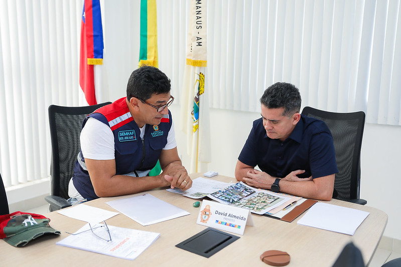 You are currently viewing Prefeito anuncia medidas de moradia para famílias afetadas por incêndios em Manaus