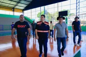 Leia mais sobre o artigo Prefeito vistoria obras do complexo poliesportivo Amadeu Teixeira e ressalta investimentos na reforma de espaços públicos