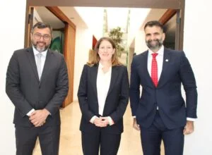 Leia mais sobre o artigo Wilson Lima apresenta projetos sustentáveis à embaixadora britânica e destaca importância da atuação do Reino Unido na Amazônia