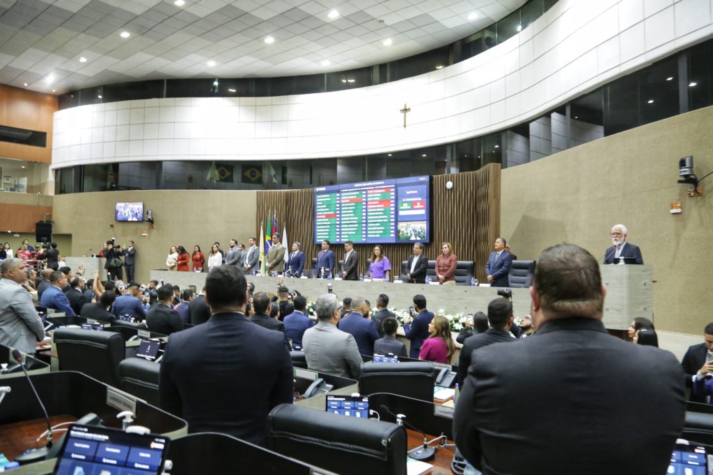 You are currently viewing Conselheira-presidente do TCE-AM prestigia abertura dos trabalhos legislativos na Câmara Municipal de Manaus