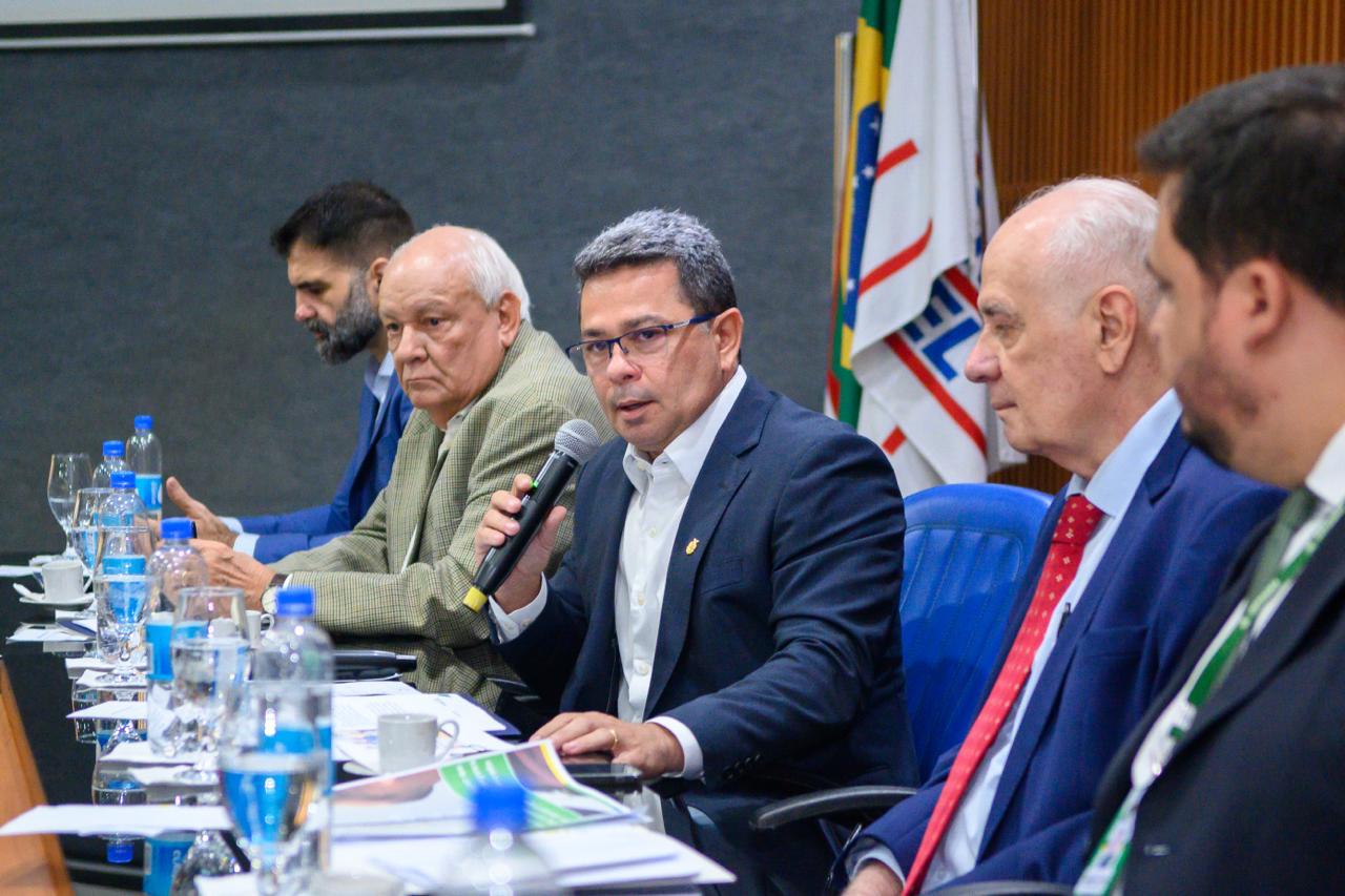 You are currently viewing Governo do Amazonas atrai investimento de R$ 1,6 bilhão na primeira reunião do Codam em 2024