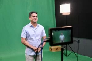 Leia mais sobre o artigo David Almeida destaca avanços históricos de serviços públicos em programa do Avante