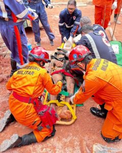 Read more about the article Bombeiros resgatam vítimas soterradas em canteiro de obra privada no bairro Flores, em Manaus