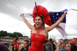 Read more about the article Isabelle Nogueira chega em Manaus e é recebida com festa no Largo de São Sebastião