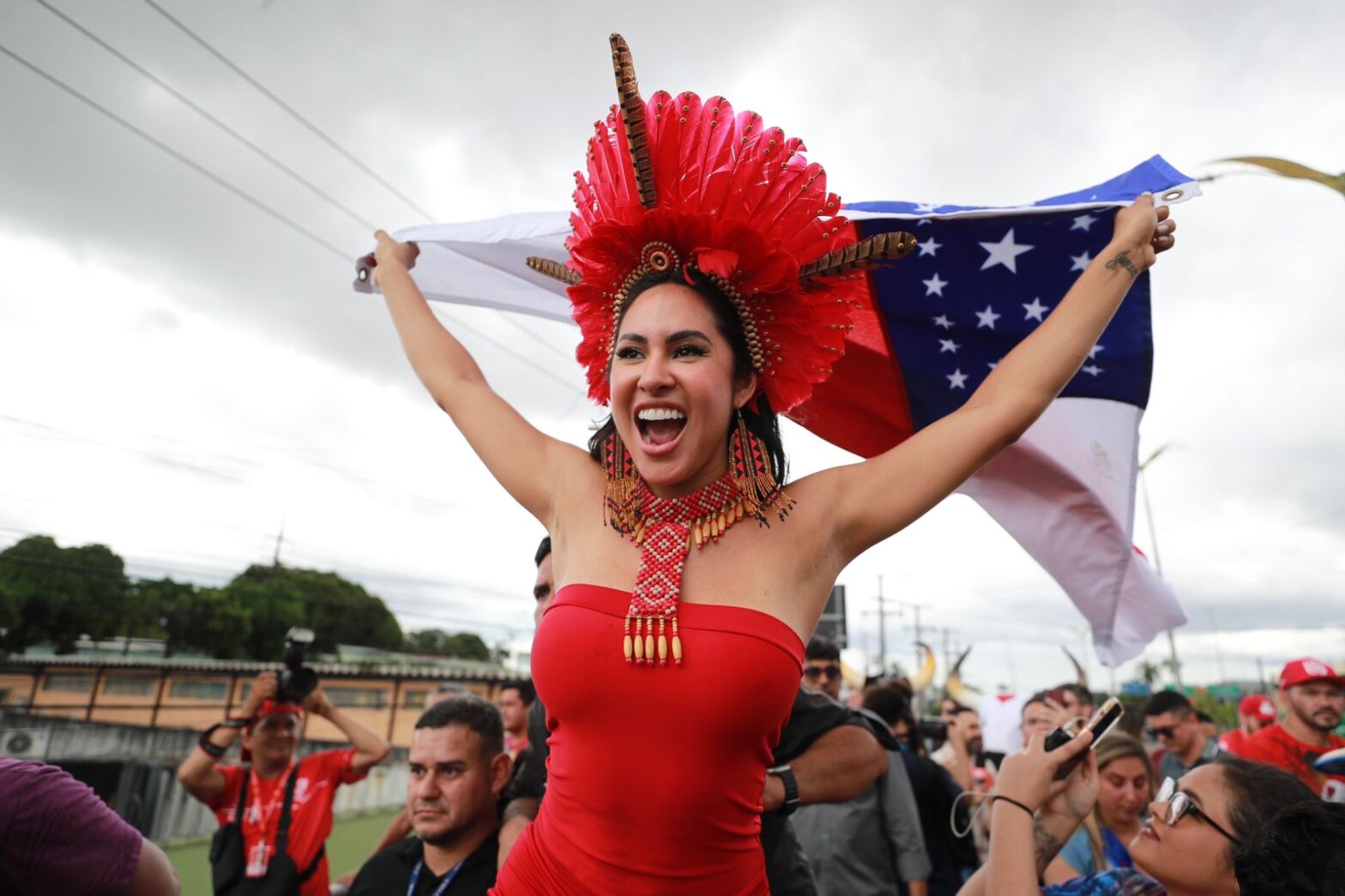 You are currently viewing Isabelle Nogueira chega em Manaus e é recebida com festa no Largo de São Sebastião