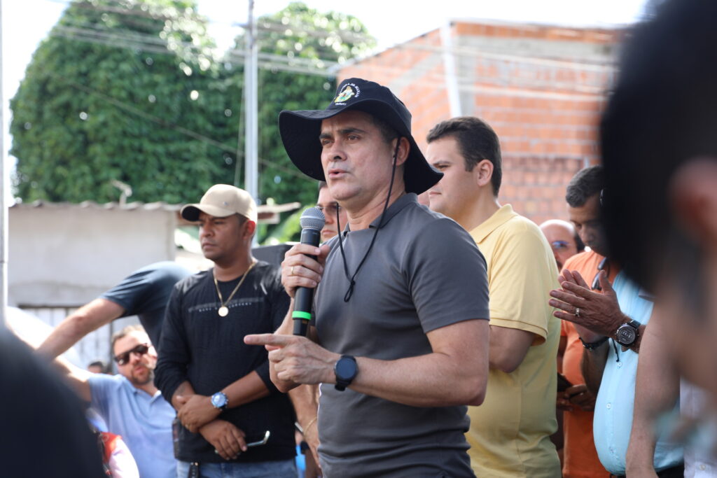 Prefeito Davida Almeida anuncia chegada do ‘Asfalta Manaus’ no Cidade de Deus 19