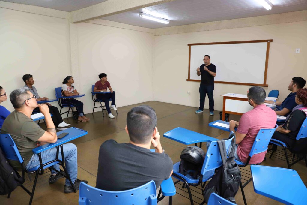 You are currently viewing Escola Estadual Mayara Redman abre inscrição para curso de Libras