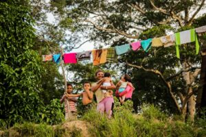 Read more about the article Amor, luta e muito trabalho! Como mães da Amazônia mudam vida de suas comunidades com apoio de projetos sociais