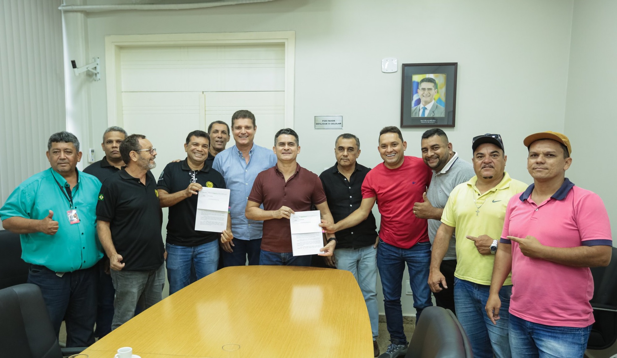 You are currently viewing Prefeito envia à CMM propostas que regulamentam e ampliam a circulação para 40 mil taxistas e mototaxistas em Manaus