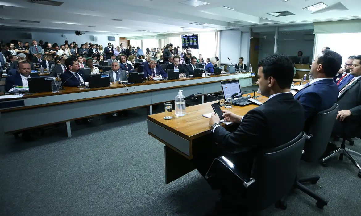 You are currently viewing CCJ do Senado aprova aumento de cotas raciais para concurso público