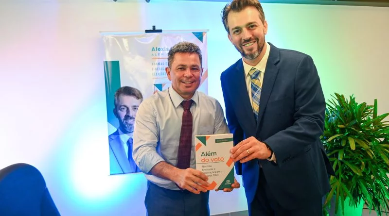 No momento, você está visualizando Kotsifas realiza lançamento do livro “Além do Voto” e destaca importância da obra para quem vai disputar as eleições em 2024