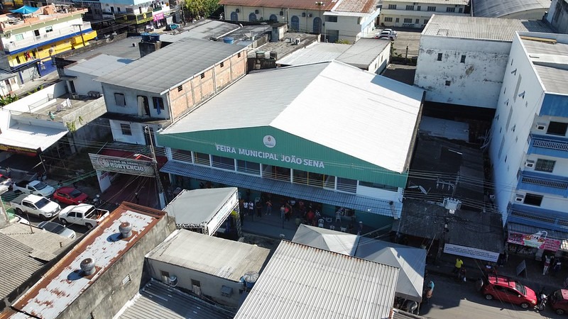 You are currently viewing Prefeito David Almeida entrega nova feira municipal João Sena, no Alvorada