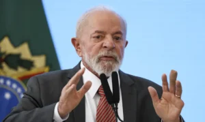 Read more about the article Lula diz que vai à OIT para ser “o representante dos trabalhadores”