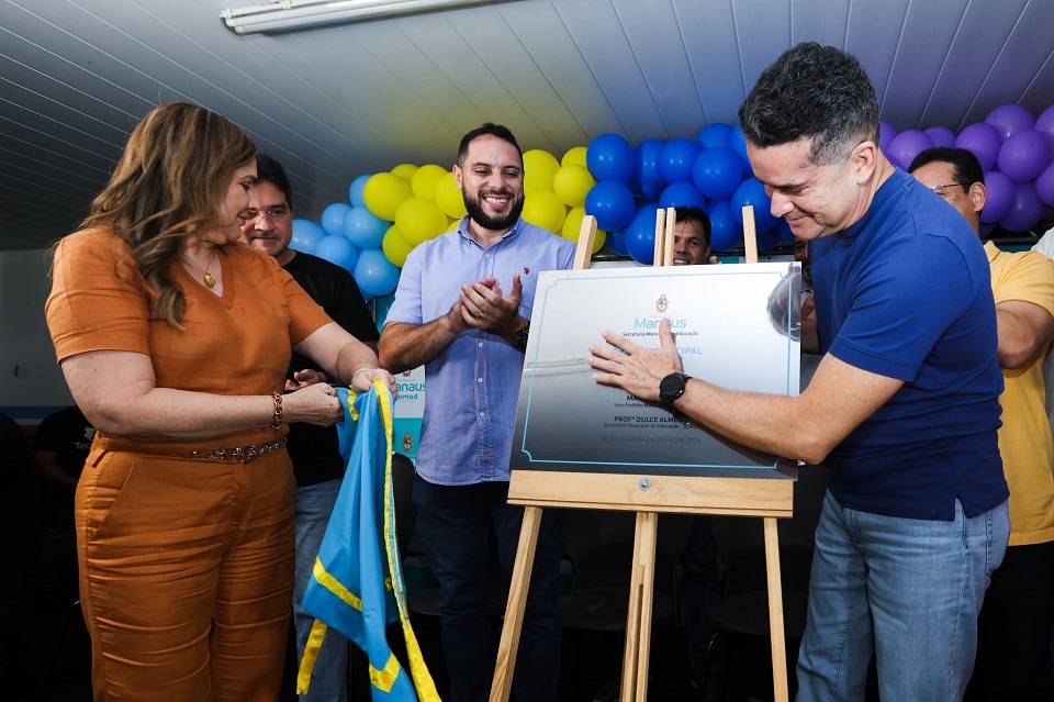 You are currently viewing Prefeito David Almeida reinaugura escola na zona Rural depois de 20 anos sem receber reformas