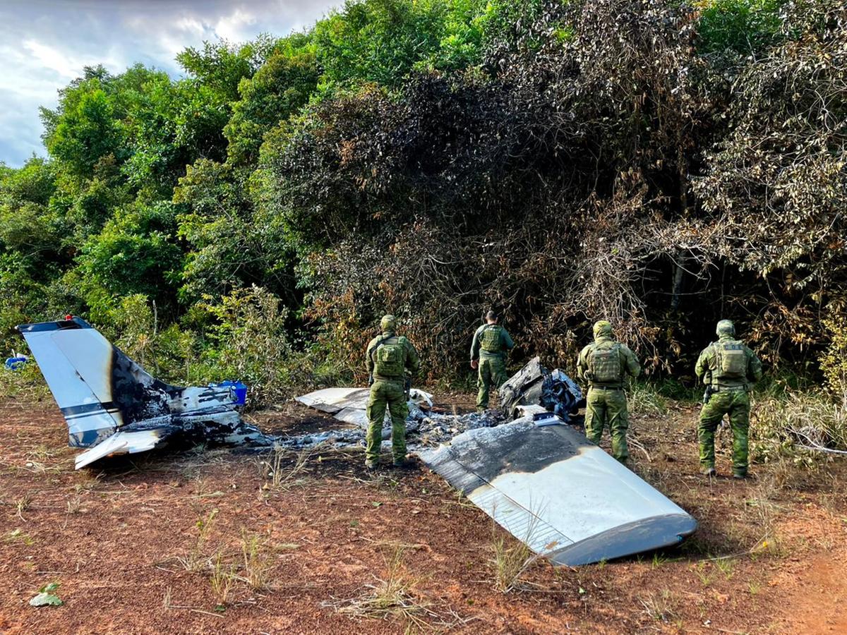 You are currently viewing PM, PF e FAB interceptam avião e apreendem 9 milhões em drogas no interior do Amazonas