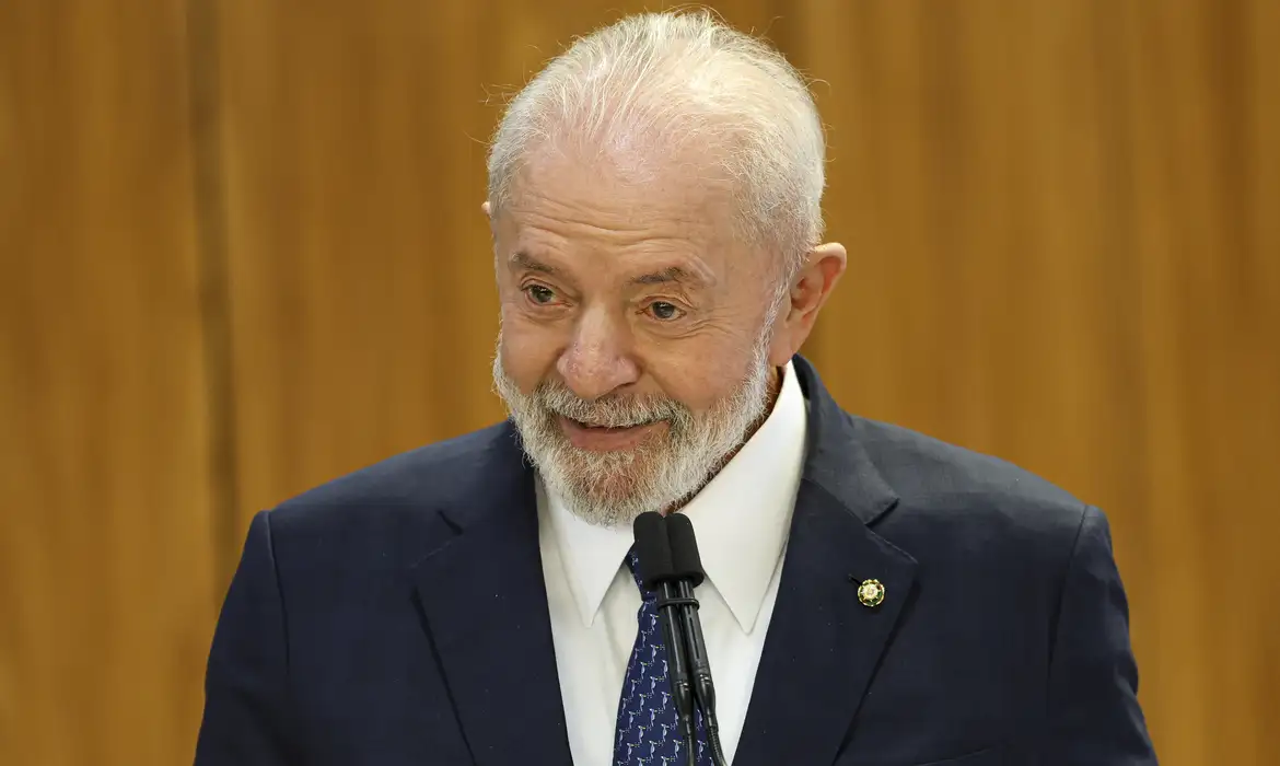 You are currently viewing Lula diz que atentado a Trump “empobrece a democracia”