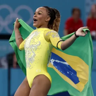 Rebeca Andrade é prata no individual geral na ginástica em Paris