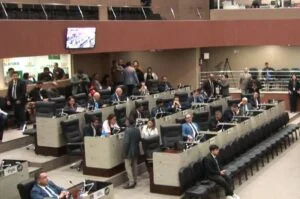 Leia mais sobre o artigo Em retorno à CMM, vereadores repercutem realização das convenções partidárias