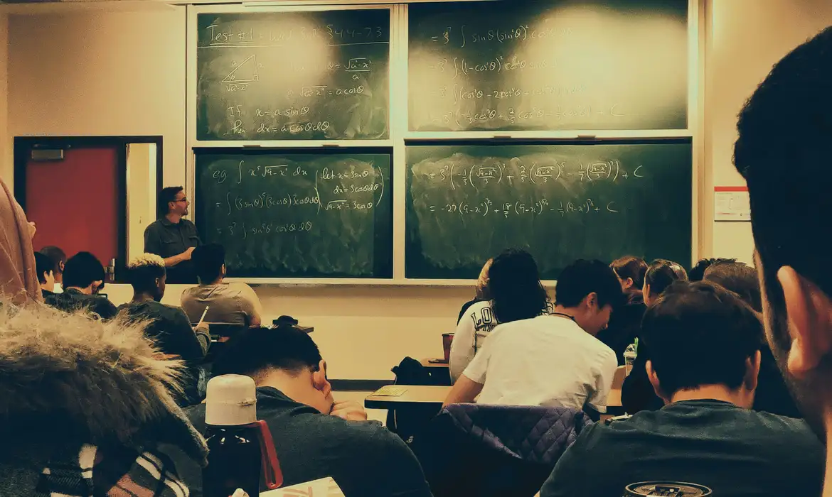 You are currently viewing Lula sanciona novo ensino médio com veto a mudança no Enem