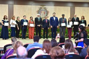 Read more about the article Conselheiros do TCE-AM são homenageados com a Medalha do Mérito Acadêmico no TJAM