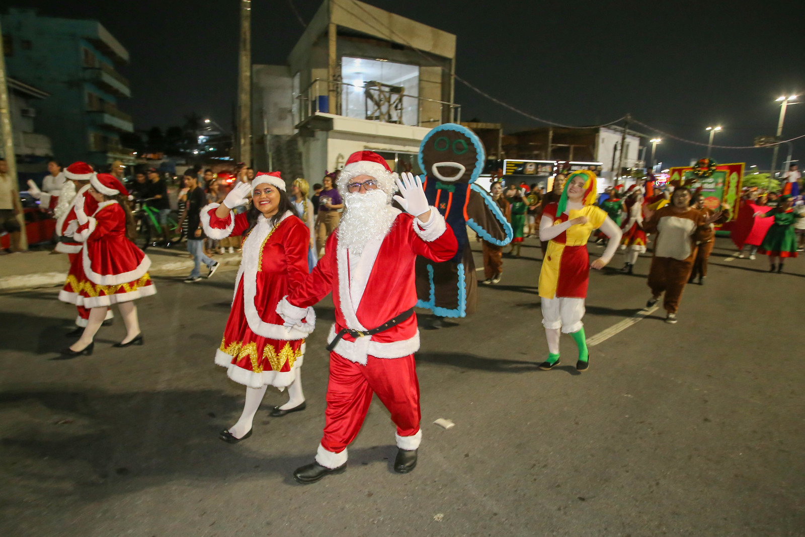 You are currently viewing 10 mil pessoas prestigiam a primeira Parada Natalina de 2024 da prefeitura na zona Leste de Manaus 