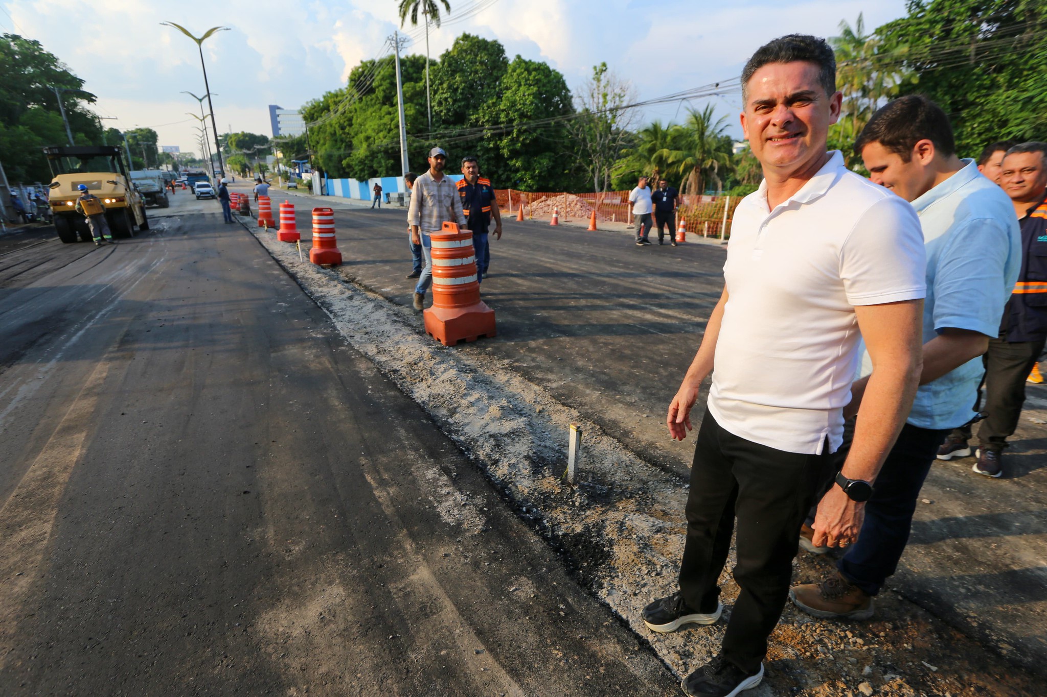 Prefeito David Almeida libera tráfego na avenida Mário Ypiranga após obra em tempo recorde