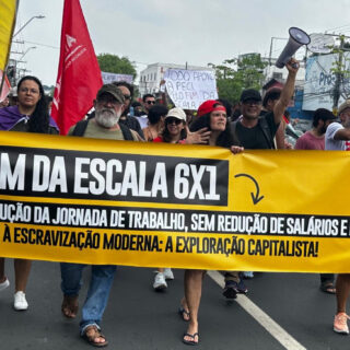 Trabalhadores de Manaus participam de ato pelo fim da escala 6×1