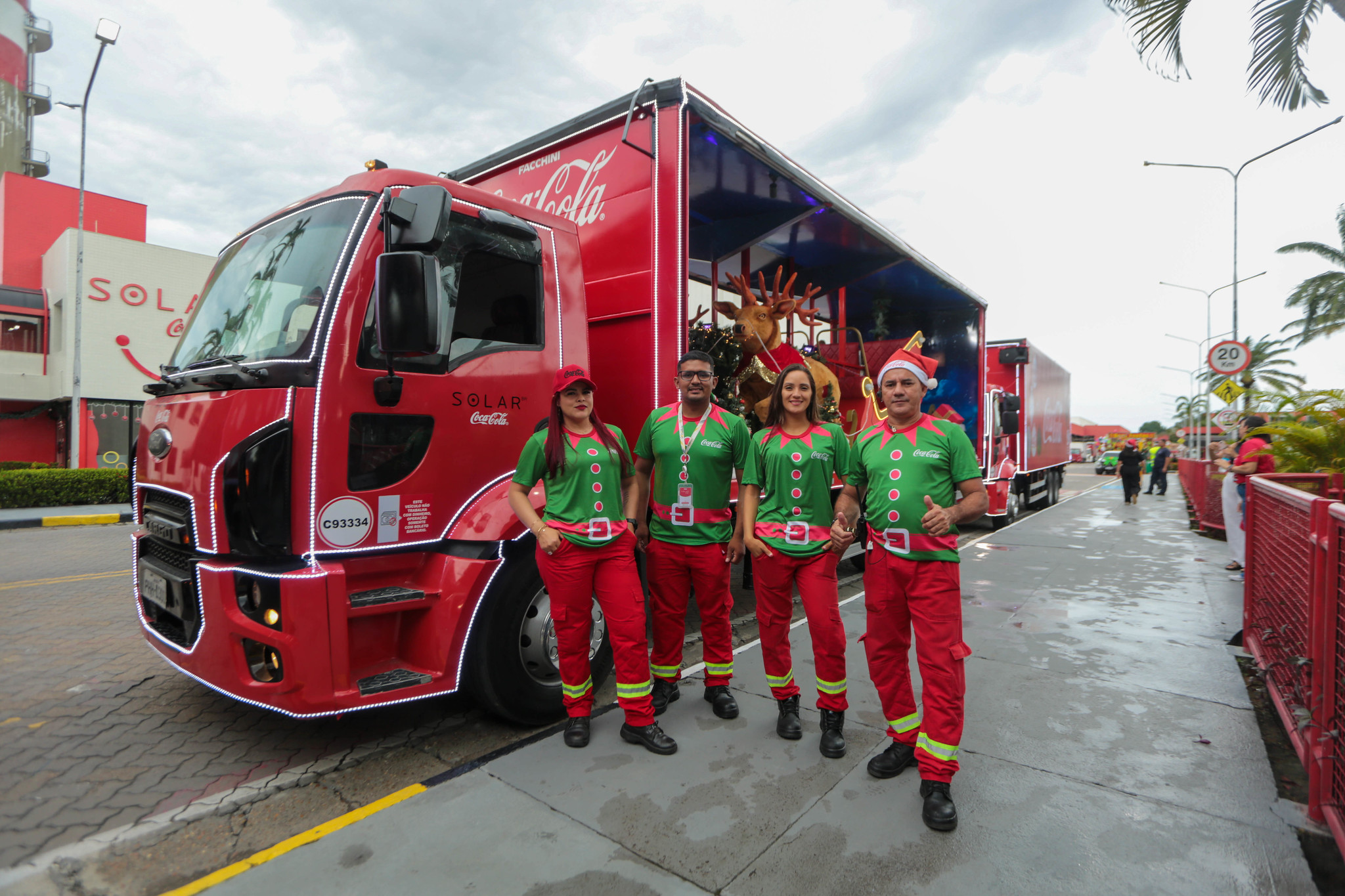 You are currently viewing Prefeitura realiza ‘Caravana Natalina’ em parceria com a Solar Coca-Cola
