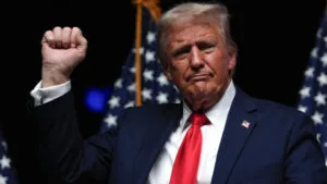 Leia mais sobre o artigo Em 1º discurso, Trump declara emergência na fronteira e fala em taxar países e em expansionismo: ‘A era de ouro começa agora’