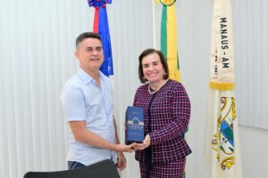 Read more about the article Prefeito de Manaus recebe visita de cortesia da presidente do TCE-AM, Yara Lins