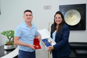 Read more about the article David Almeida recebe visita de cortesia da procuradora-geral do MP-AM