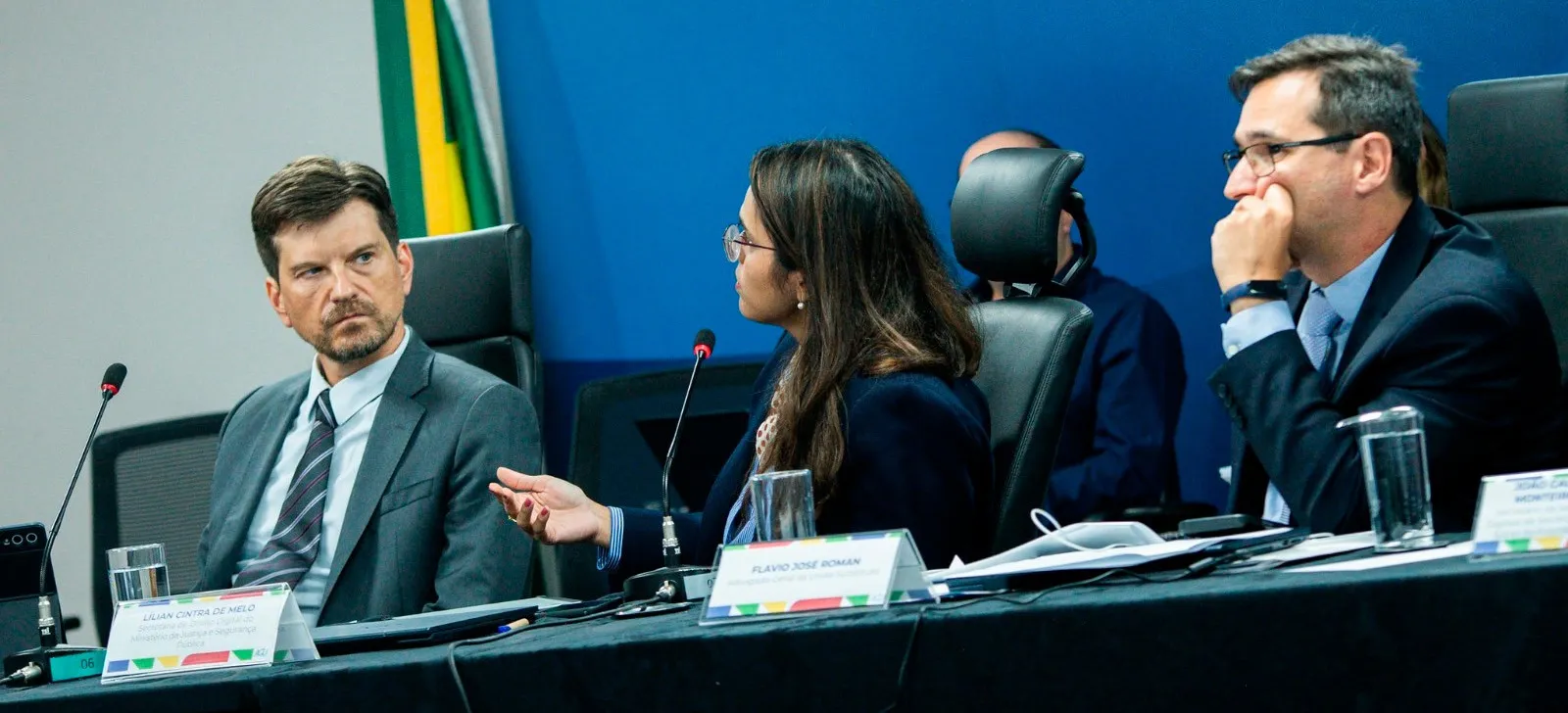 No momento, você está visualizando Plataformas faltam à audiência da AGU para discutir moderação de redes