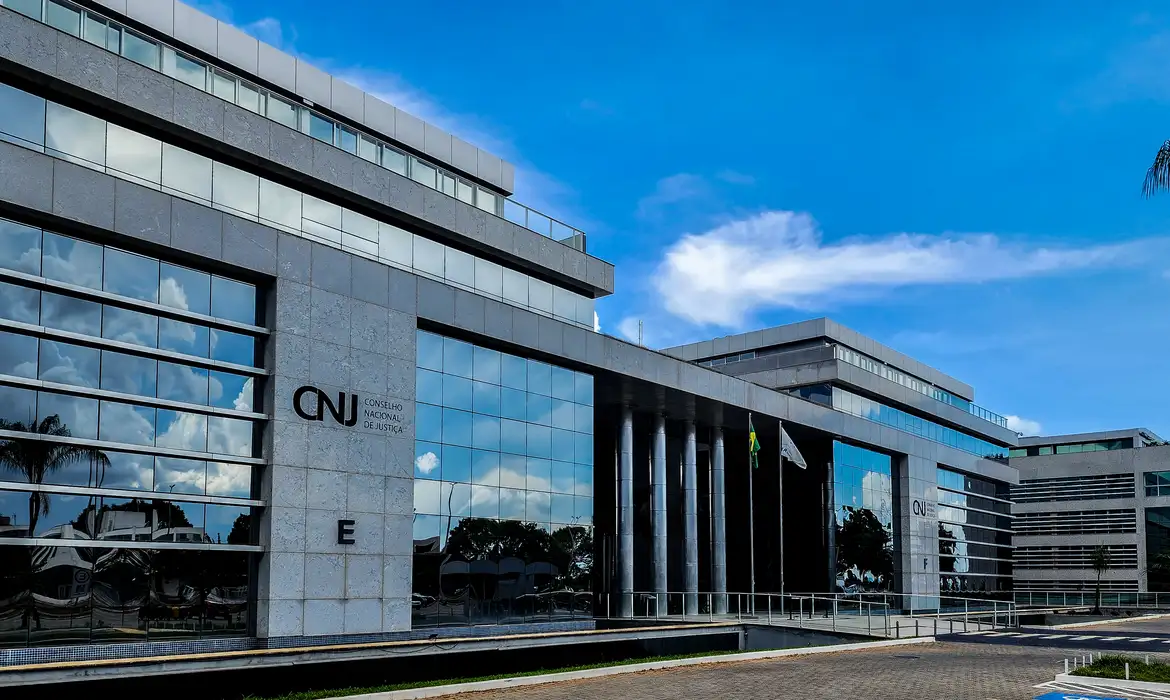 You are currently viewing Norma do CNJ autoriza decisões escritas por IA e revisadas por juiz