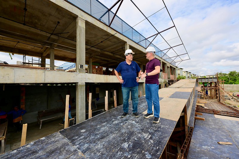 You are currently viewing Prefeito David Almeida e o senador Eduardo Braga vistoriam obras das UBS Porte 4 em Manaus