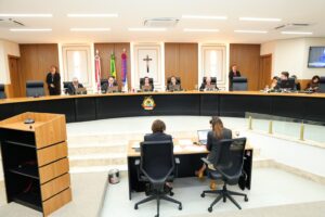 Read more about the article Tribunal de Contas do AM multa prefeito de Juruá por irregularidades em licitação de merenda escolar