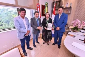 Leia mais sobre o artigo Presidente do TCE-AM recebe Medalha de Ouro Cidade de Manaus