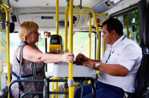 Read more about the article Justiça do AM suspende aumento de passagem de ônibus em Manaus