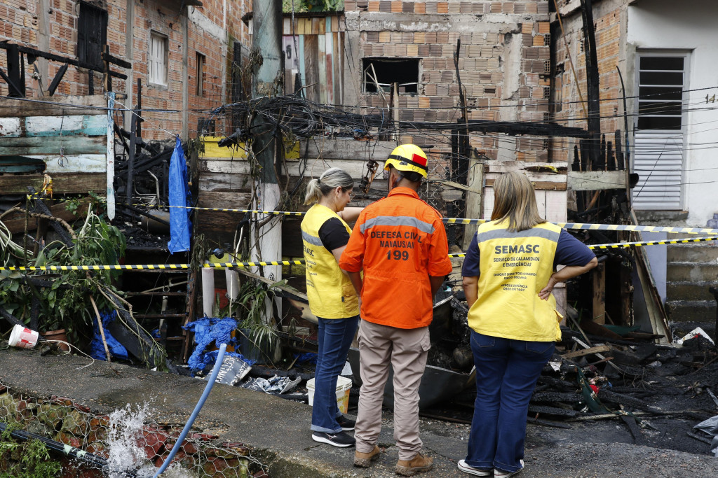 You are currently viewing Incêndio que matou mãe e filho em Manaus pode ter sido criminoso, diz Corpo de Bombeiros