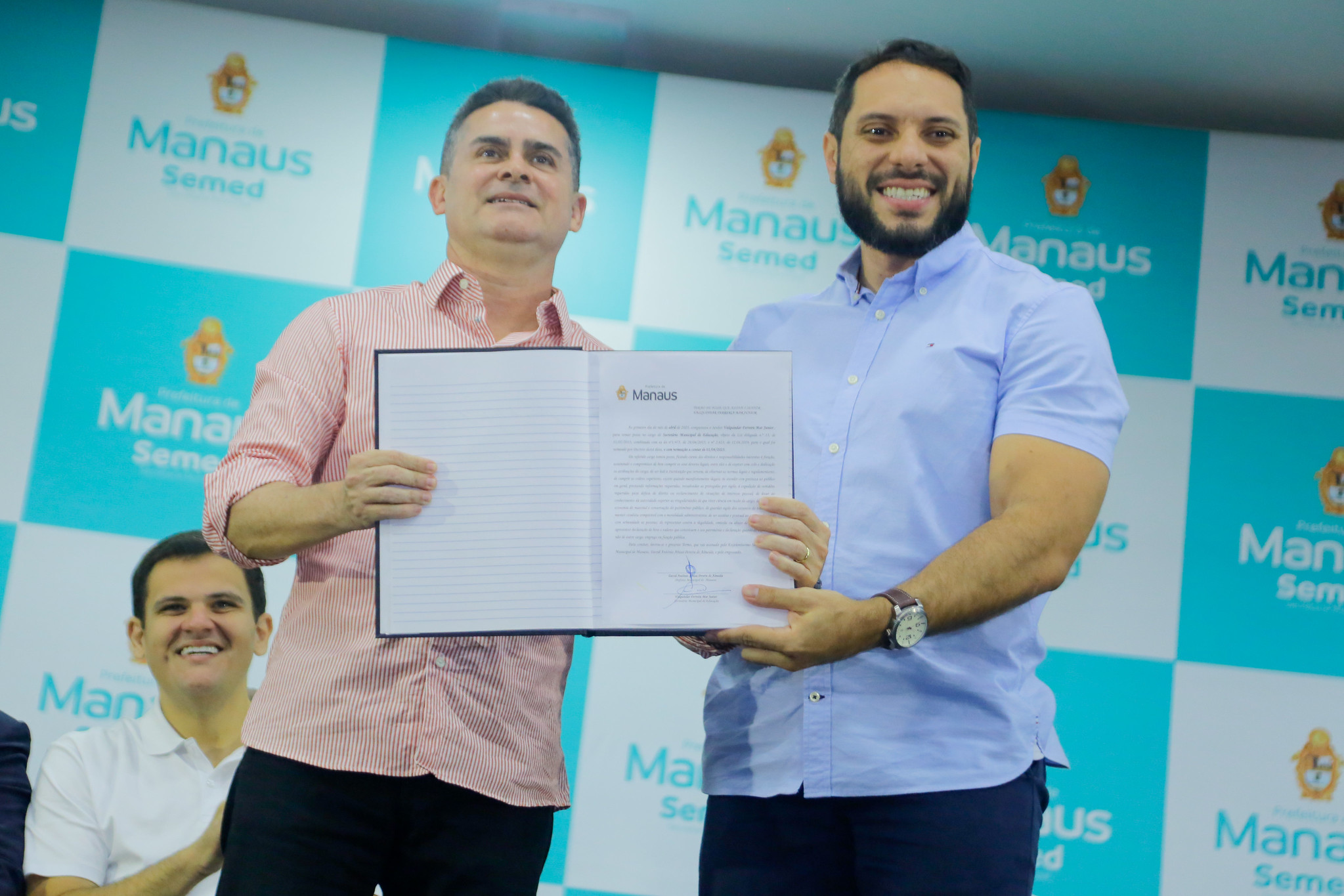 No momento, você está visualizando David Almeida empossa secretário e subsecretário da Semed e anuncia novos investimentos na educação