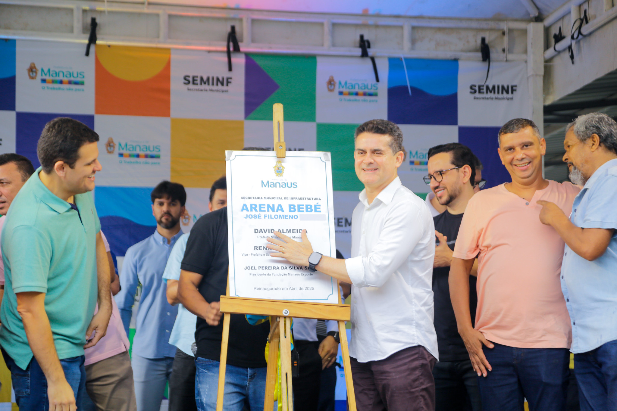 You are currently viewing David Almeida entrega campo do Bebé revitalizado e reforça compromisso com o esporte e a população de Manaus