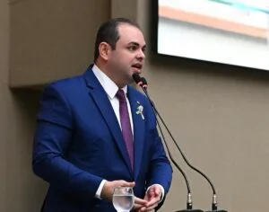 Leia mais sobre o artigo Deputado Roberto Cidade apresenta PL que fortalece legislação de combate a crimes virtuais