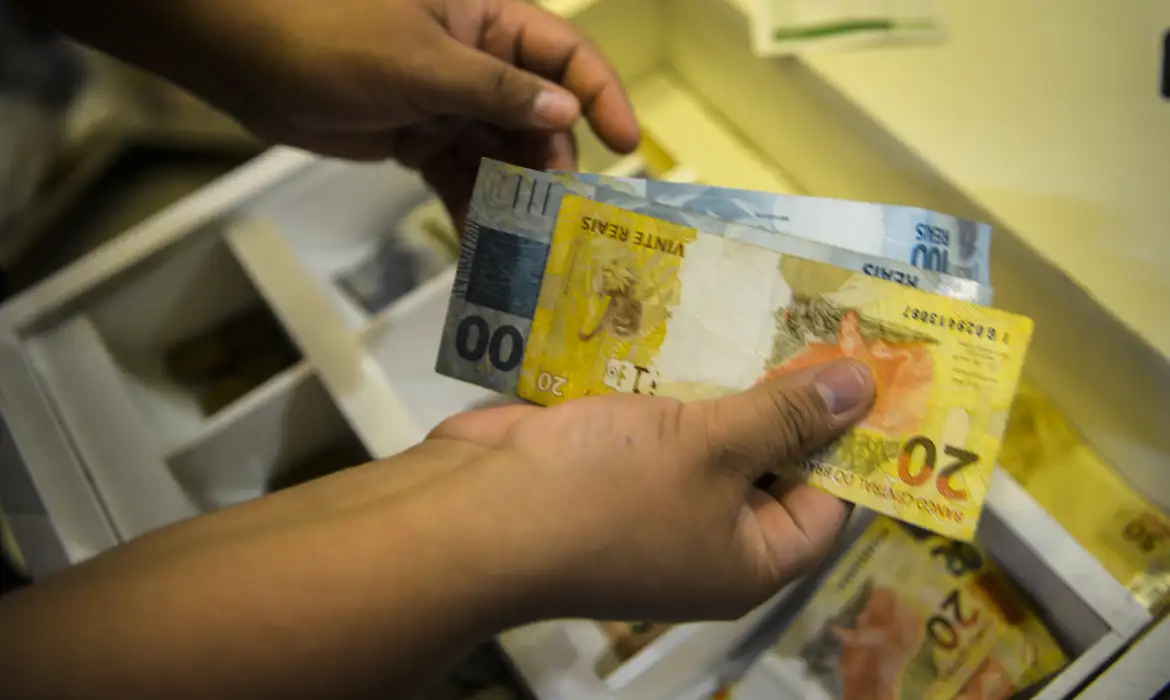 You are currently viewing Governo propõe salário mínimo de R$ 1.630 em 2026