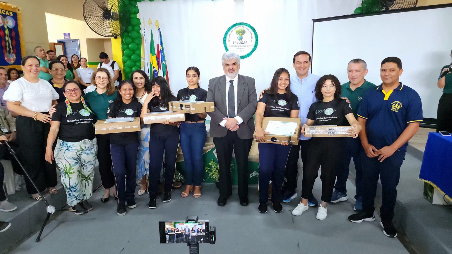 You are currently viewing Escola de Parintins recebe premiação do concurso “Soluções Sustentáveis” do TCE-AM