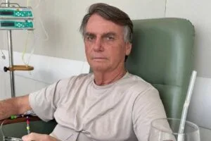 Leia mais sobre o artigo Contra recomendação médica, Bolsonaro irá a ato em Brasília