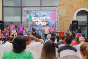 Read more about the article Prefeito David Almeida lança projeto que leva arte a feiras, terminais e praças de Manaus